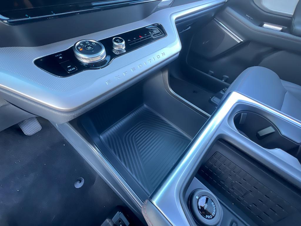 new 2025 Ford Expedition car, priced at $70,540