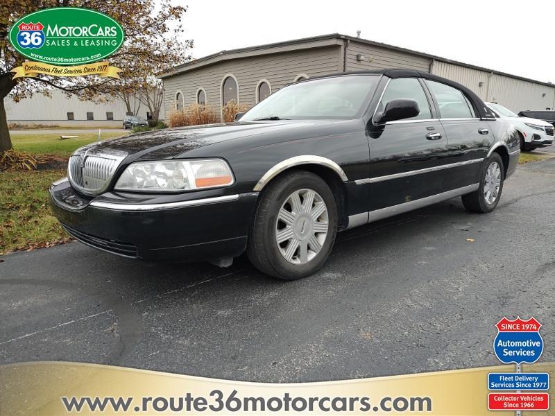 used 2005 Lincoln Town Car car, priced at $8,975