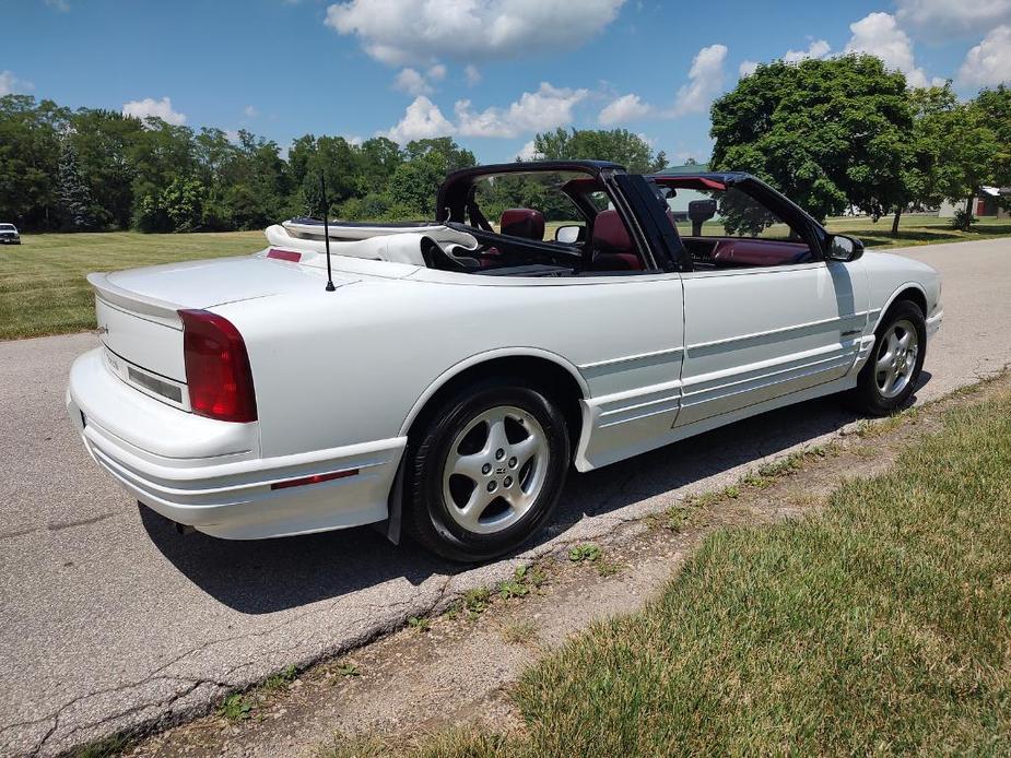 used 1993 Oldsmobile Cutlass Supreme car, priced at $7,875