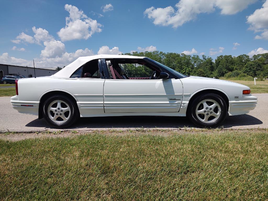 used 1993 Oldsmobile Cutlass Supreme car, priced at $7,875