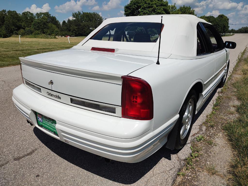 used 1993 Oldsmobile Cutlass Supreme car, priced at $7,875