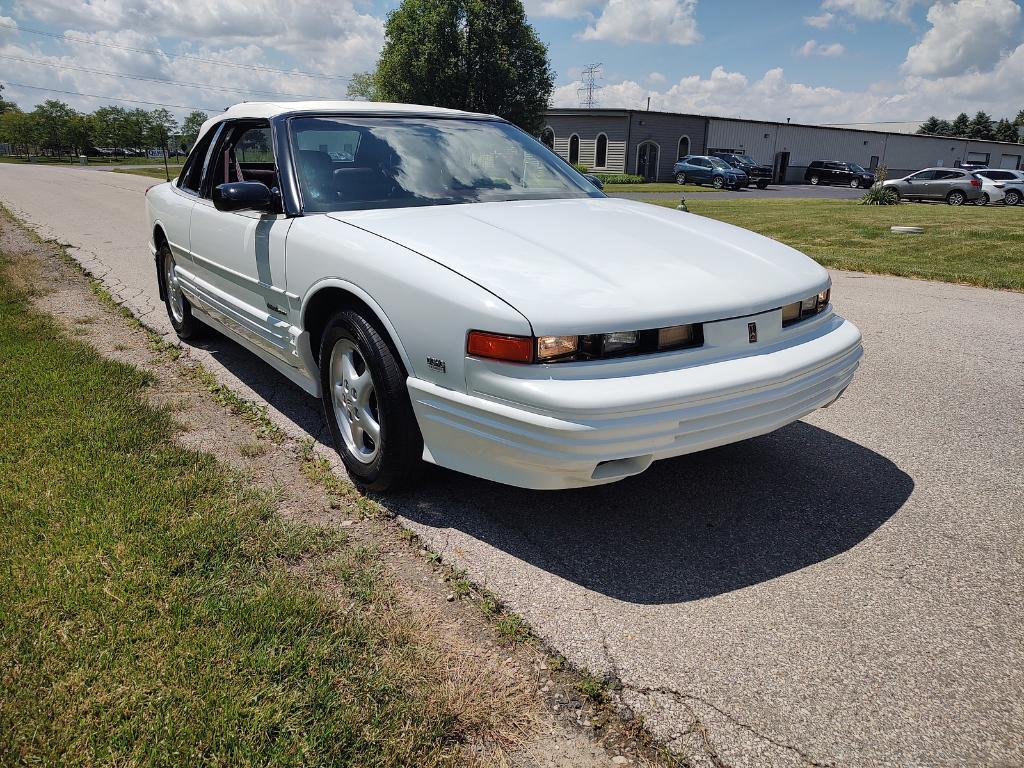 used 1993 Oldsmobile Cutlass Supreme car, priced at $7,875