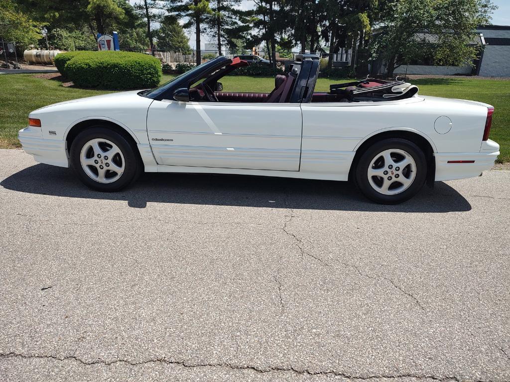 used 1993 Oldsmobile Cutlass Supreme car, priced at $7,875