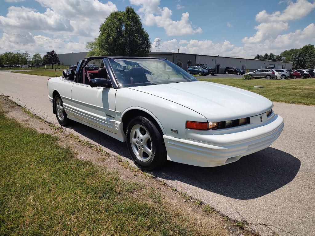 used 1993 Oldsmobile Cutlass Supreme car, priced at $7,875