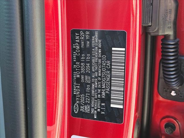 new 2025 Hyundai Elantra car, priced at $24,039