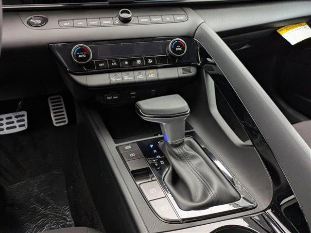 new 2025 Hyundai Elantra car, priced at $29,090