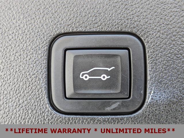 used 2023 GMC Yukon XL car, priced at $54,213