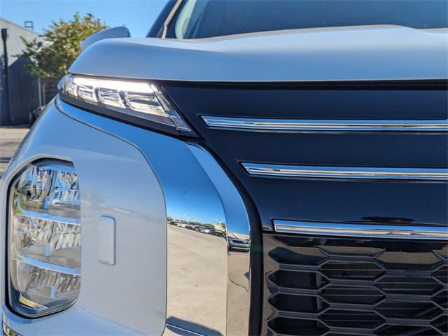 used 2025 Mitsubishi Outlander car, priced at $27,421