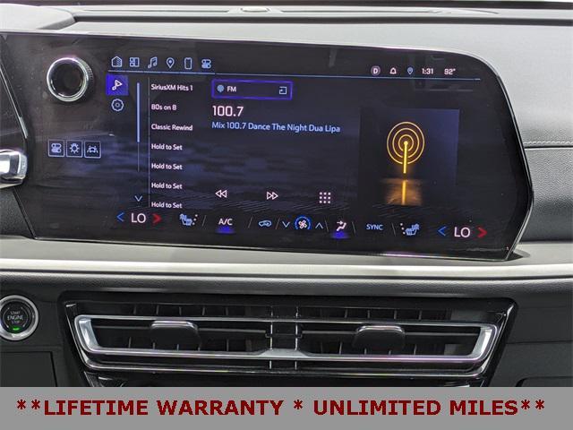 used 2024 Chevrolet Traverse car, priced at $40,992