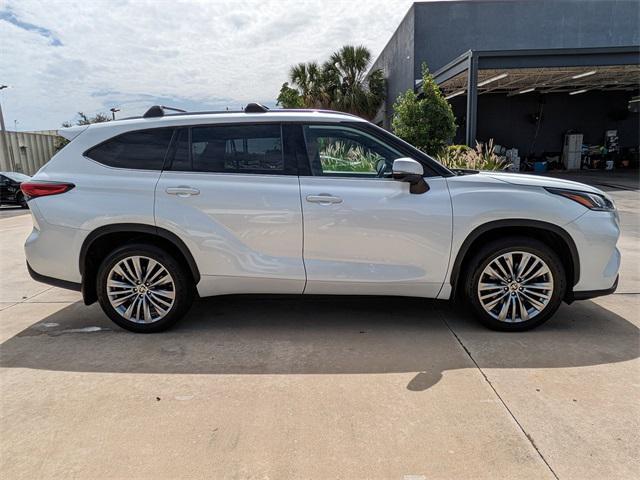 used 2023 Toyota Highlander car, priced at $40,993