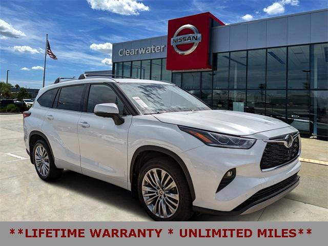 used 2023 Toyota Highlander car, priced at $40,993