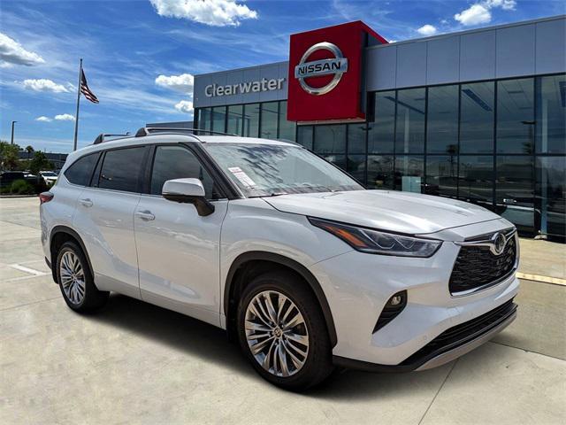 used 2023 Toyota Highlander car, priced at $40,993