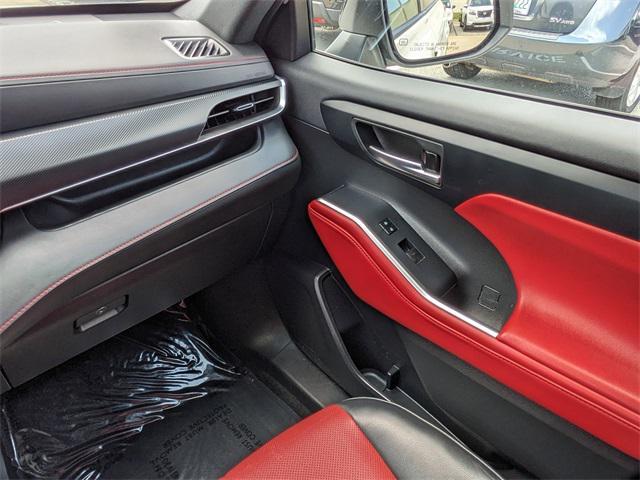 used 2022 Toyota Highlander car, priced at $38,991