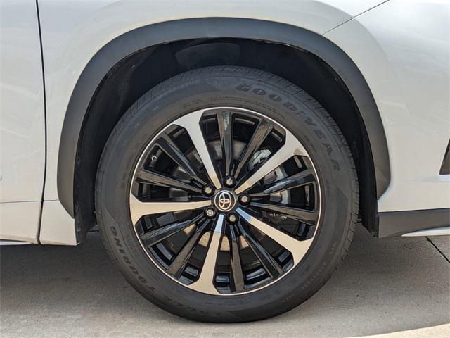 used 2022 Toyota Highlander car, priced at $38,991
