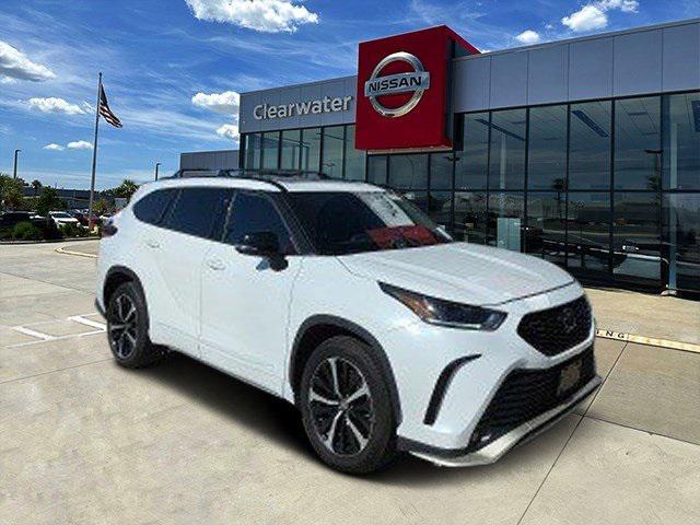 used 2022 Toyota Highlander car, priced at $39,591