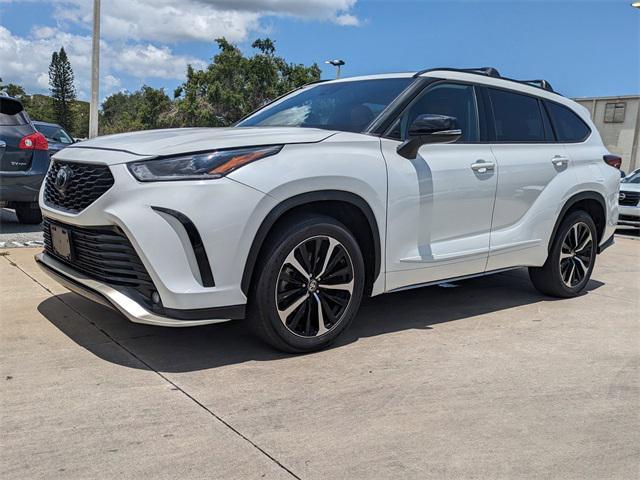 used 2022 Toyota Highlander car, priced at $38,991