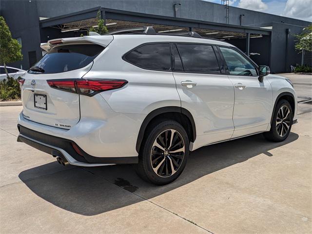 used 2022 Toyota Highlander car, priced at $38,991