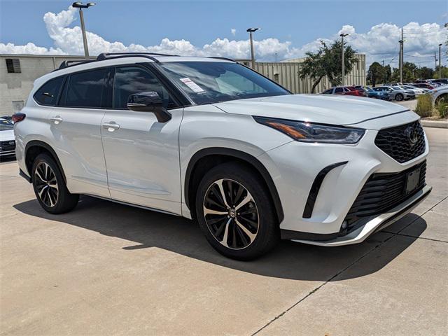 used 2022 Toyota Highlander car, priced at $38,991