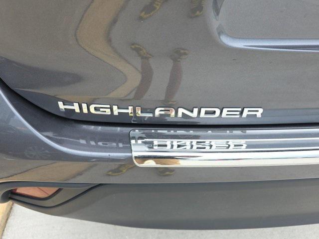 used 2022 Toyota Highlander car, priced at $30,382