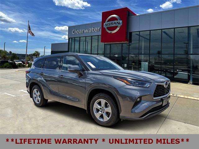 used 2022 Toyota Highlander car, priced at $28,995