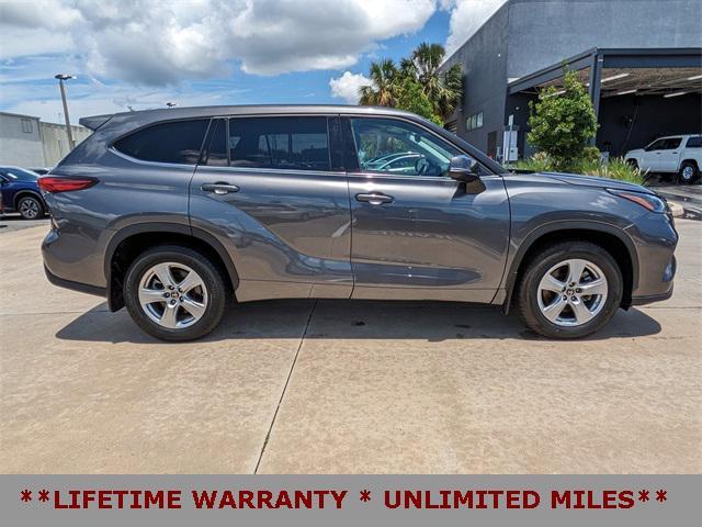 used 2022 Toyota Highlander car, priced at $28,995