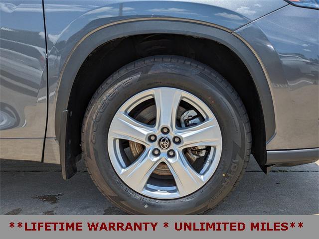 used 2022 Toyota Highlander car, priced at $28,995