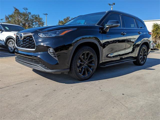 used 2022 Toyota Highlander car, priced at $31,992