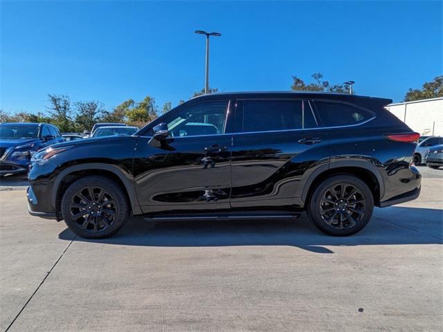 used 2022 Toyota Highlander car, priced at $31,992