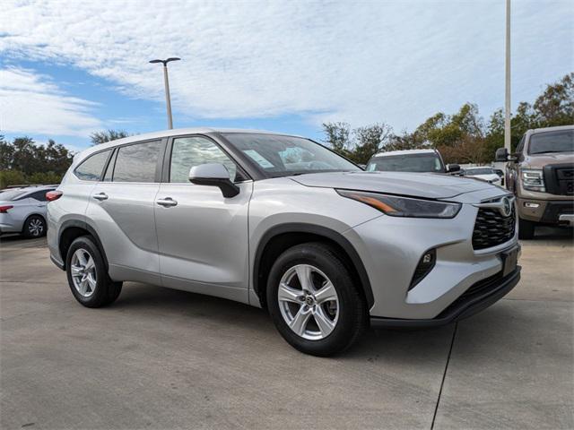 used 2023 Toyota Highlander car, priced at $31,592