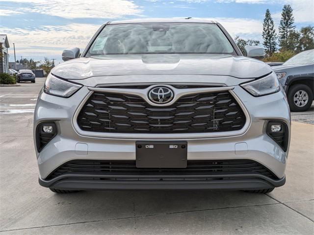 used 2023 Toyota Highlander car, priced at $31,592