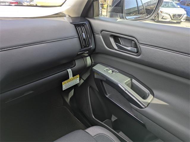 new 2025 Nissan Pathfinder car, priced at $32,990