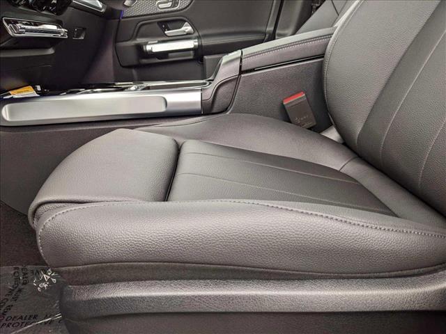 new 2025 Mercedes-Benz GLB 250 car, priced at $49,595
