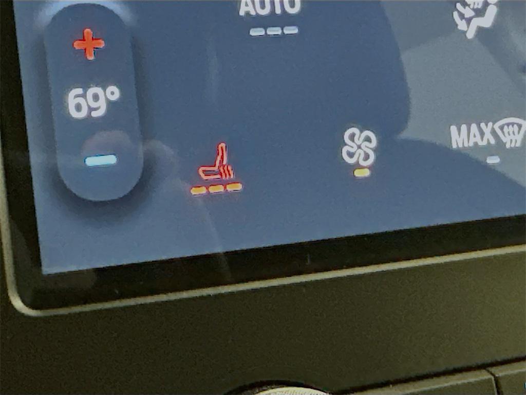 used 2024 Ford Edge car, priced at $24,400