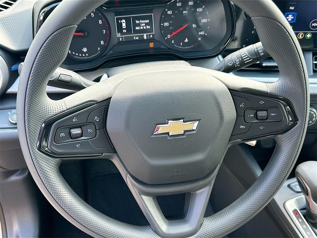 new 2025 Chevrolet Trax car, priced at $22,500