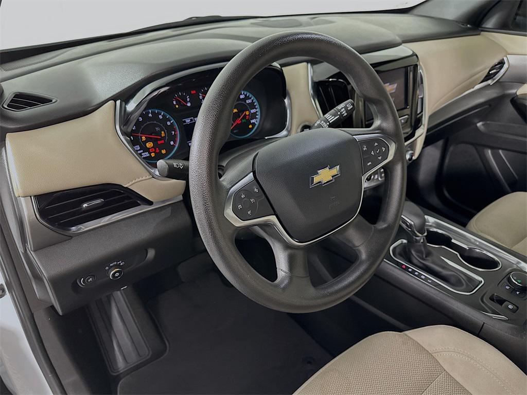 used 2023 Chevrolet Traverse car, priced at $25,400