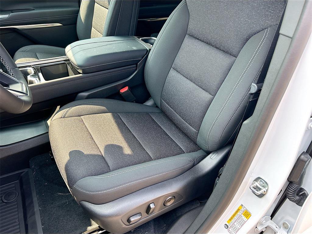 new 2026 Chevrolet Traverse car, priced at $44,240