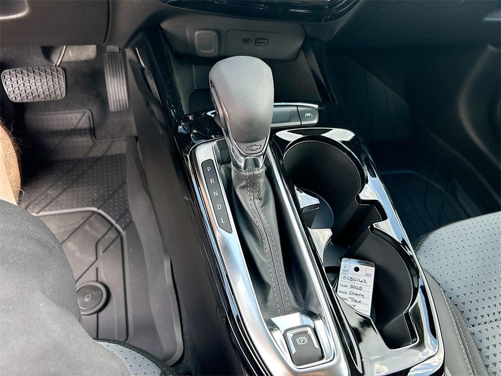 new 2025 Chevrolet Trax car, priced at $24,750