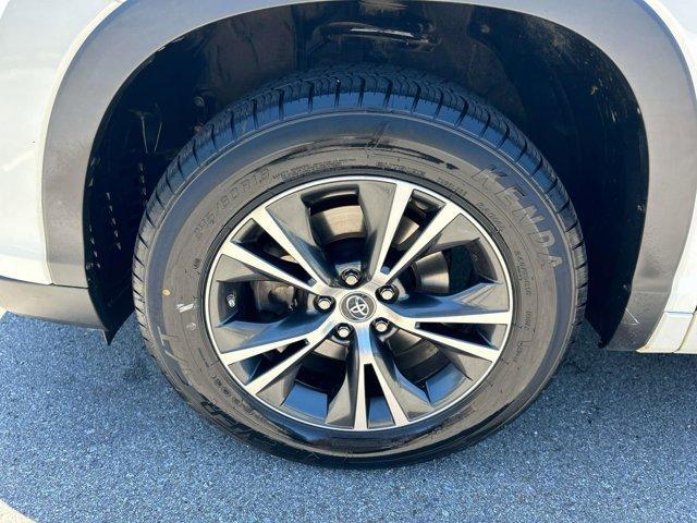 used 2016 Toyota Highlander car, priced at $18,737