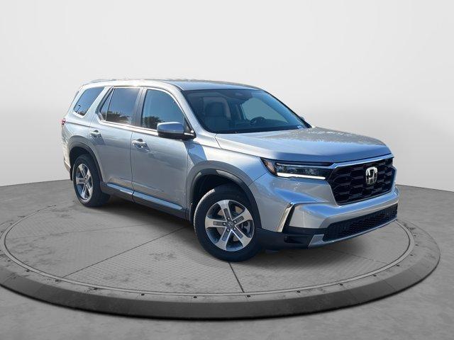 new 2025 Honda Pilot car, priced at $44,273