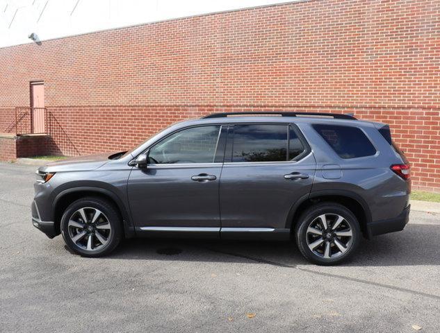 new 2025 Honda Pilot car, priced at $49,995