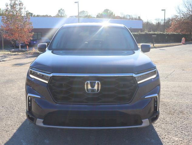 new 2025 Honda Pilot car, priced at $45,995