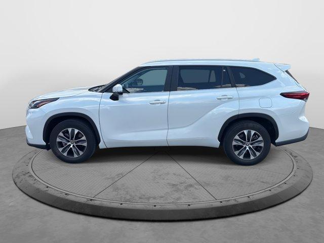 used 2023 Toyota Highlander car, priced at $39,908