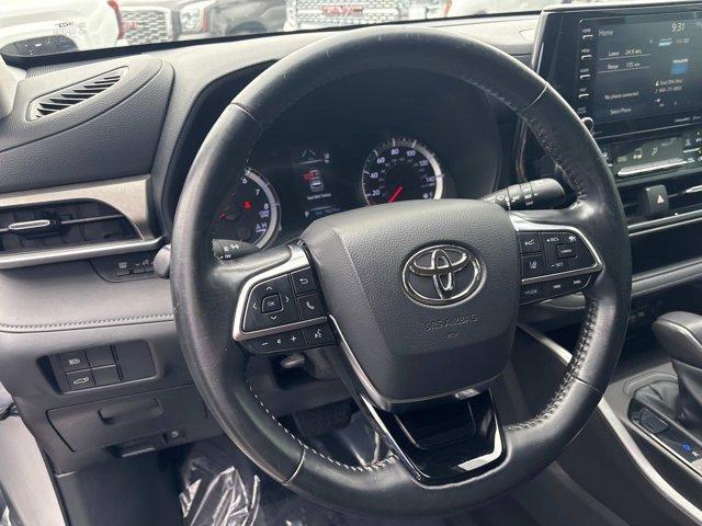 used 2021 Toyota Highlander car, priced at $31,173
