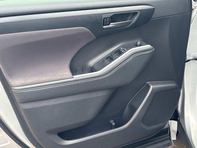 used 2021 Toyota Highlander car, priced at $31,173