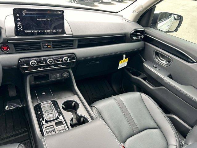new 2025 Honda Pilot car, priced at $49,718