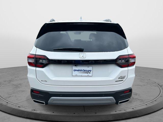 new 2025 Honda Pilot car, priced at $49,718