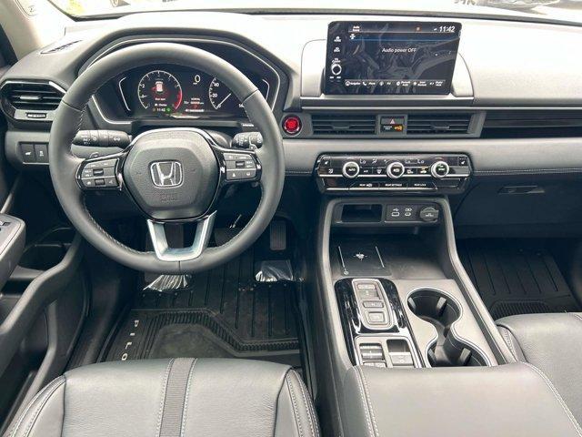 new 2025 Honda Pilot car, priced at $49,718