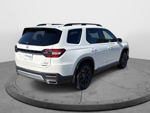 new 2025 Honda Pilot car, priced at $47,232