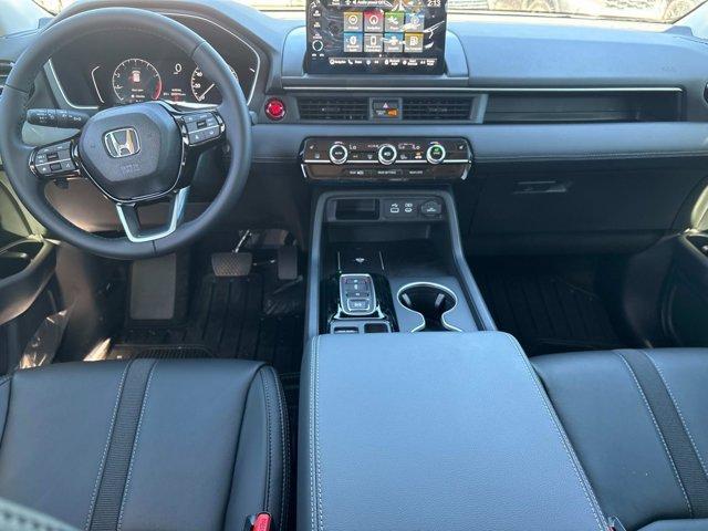 new 2025 Honda Pilot car, priced at $47,232