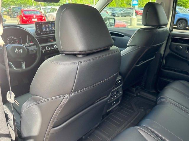new 2025 Honda Pilot car, priced at $49,850
